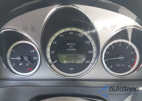 2010 Mercedes-Benz C 300 Luxury/Sport z USA, uszkodzony, nr VIN WDDGF5EB0AA396677